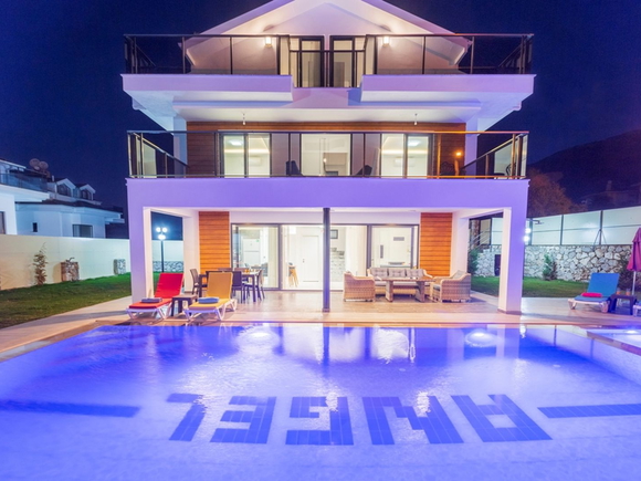 Villa Shark
