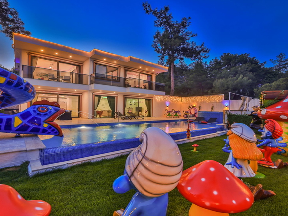 Villa Throne