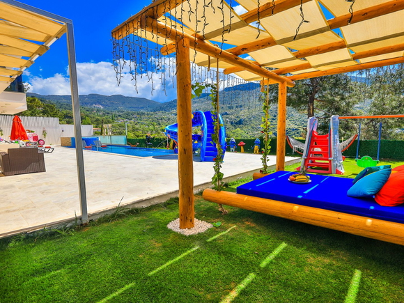 Villa Throne
