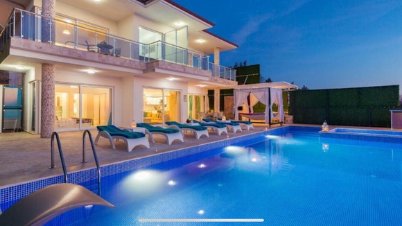 Villa Ay Tutulması