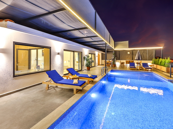 Villa Brief