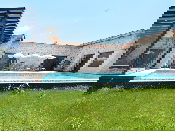 Villa Sonyaz Duo