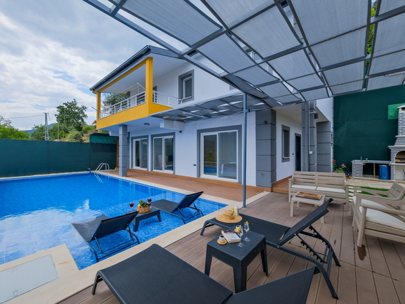 Villa Fly