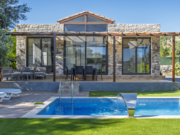 Villa Bayleaf