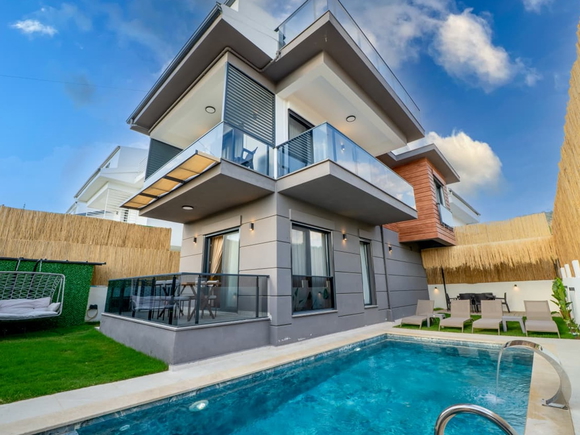 Villa Crescent Cove