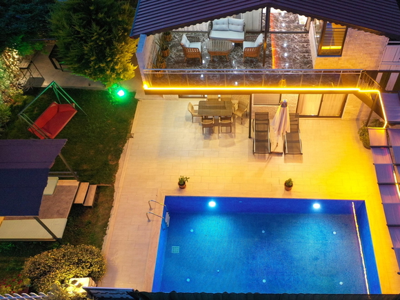 Villa Rosewood