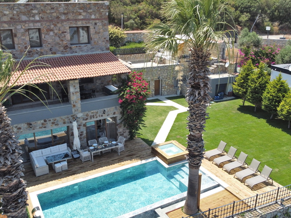 Villa Summit