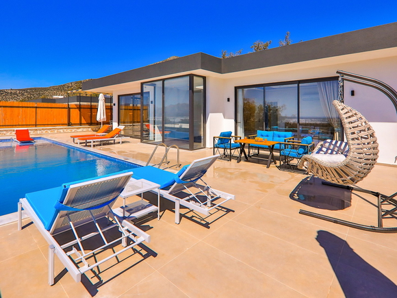 Villa Moonstruck