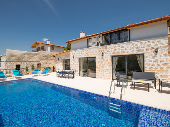 Villa April