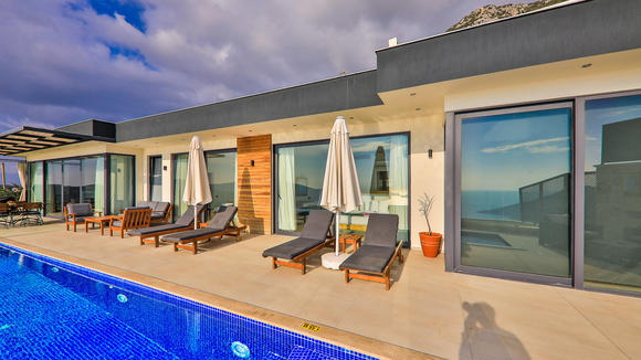 Villa James