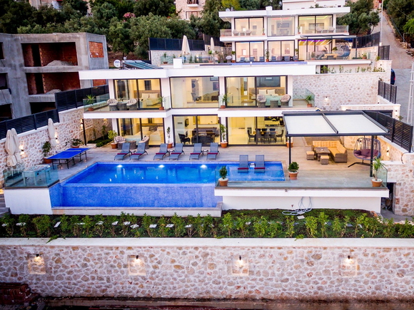 Villa Rayne